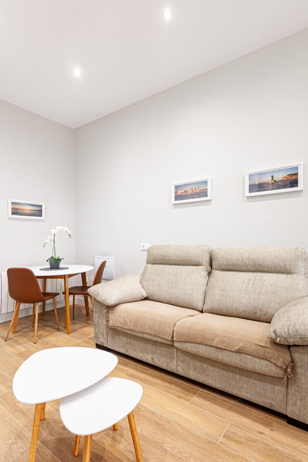 Ferienwohnung Av Gijon Poniente Playa Exterior foto